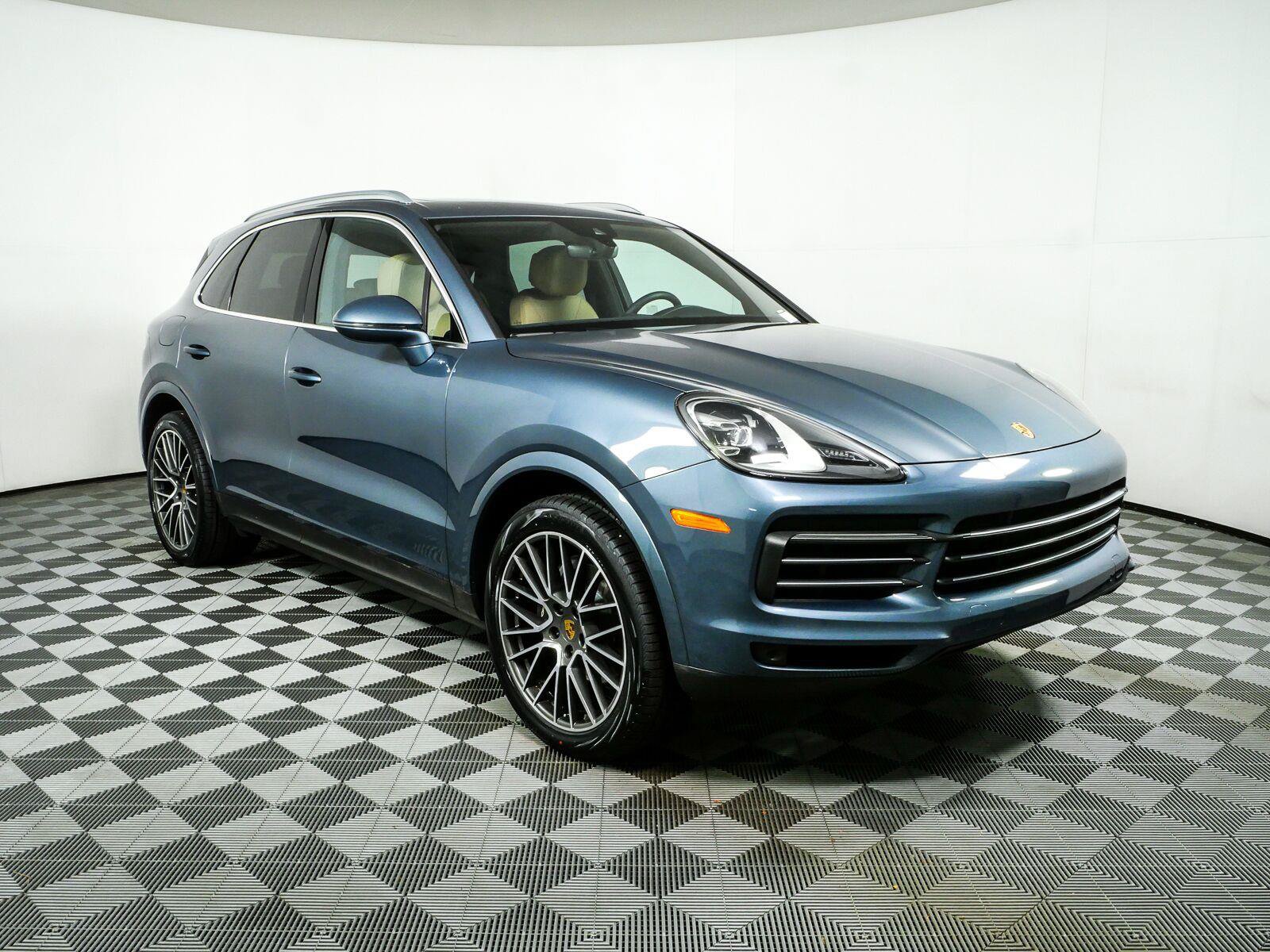 Certified 2020 Porsche Cayenne AWD/4WD image 1