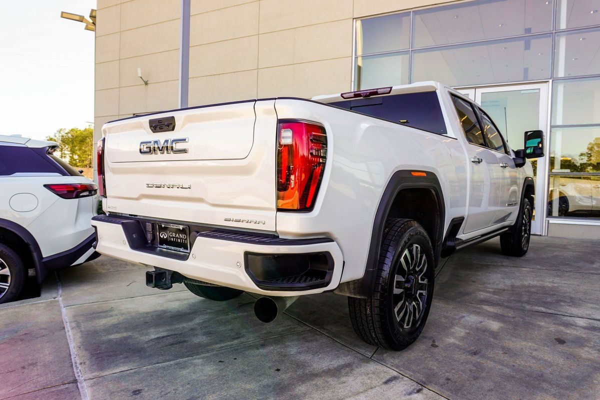 Used 2024 GMC Sierra 2500 Denali Ultimate AWD/4WD image 13