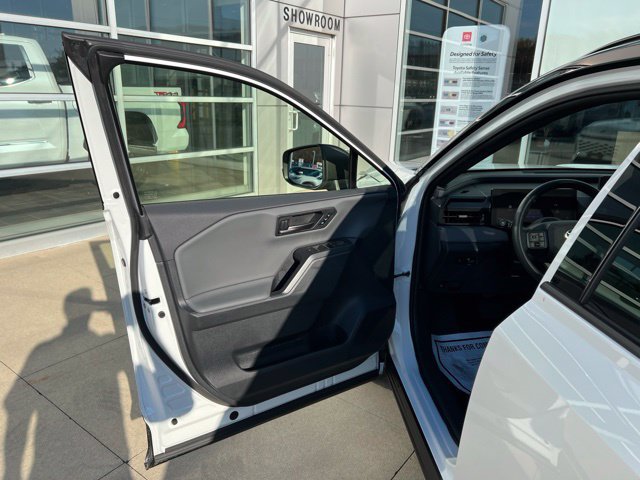 Used 2026 Toyota RAV4 XSE w/ Panoramic Sun Roof Package AWD/4WD image 24