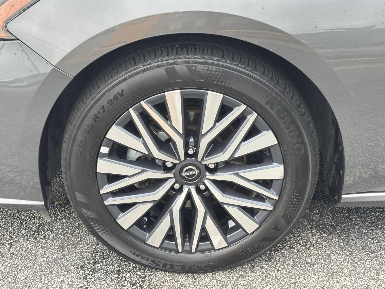 Used 2025 Nissan Altima 2.5 SV FWD image 30