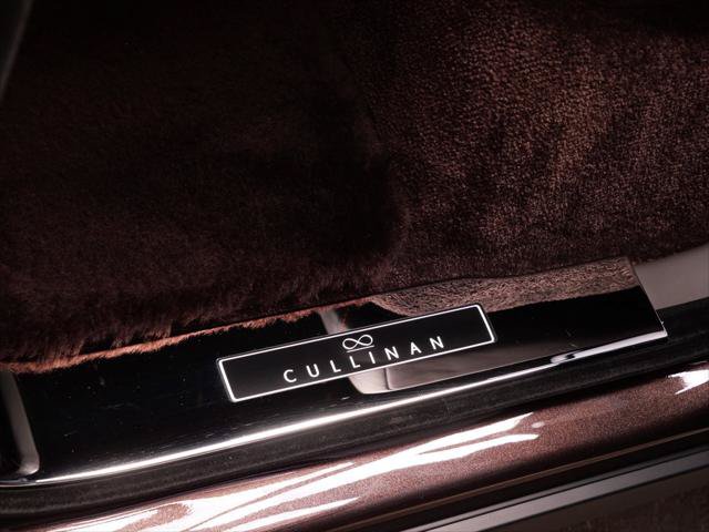 Certified 2022 Rolls-Royce Cullinan Black Badge AWD/4WD image 9