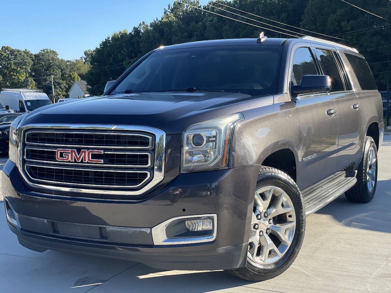 Used 2017 GMC Yukon XL SLT w/ Open Road Package RWD image 3