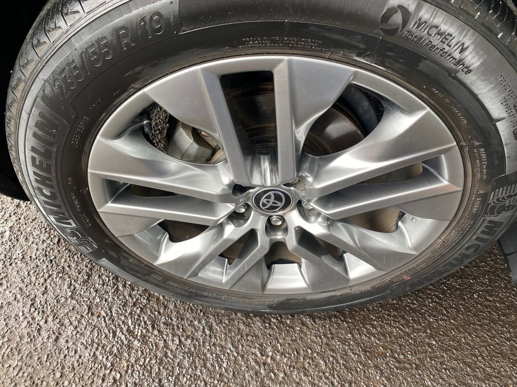 Used 2022 Toyota RAV4 XLE Premium FWD image 27
