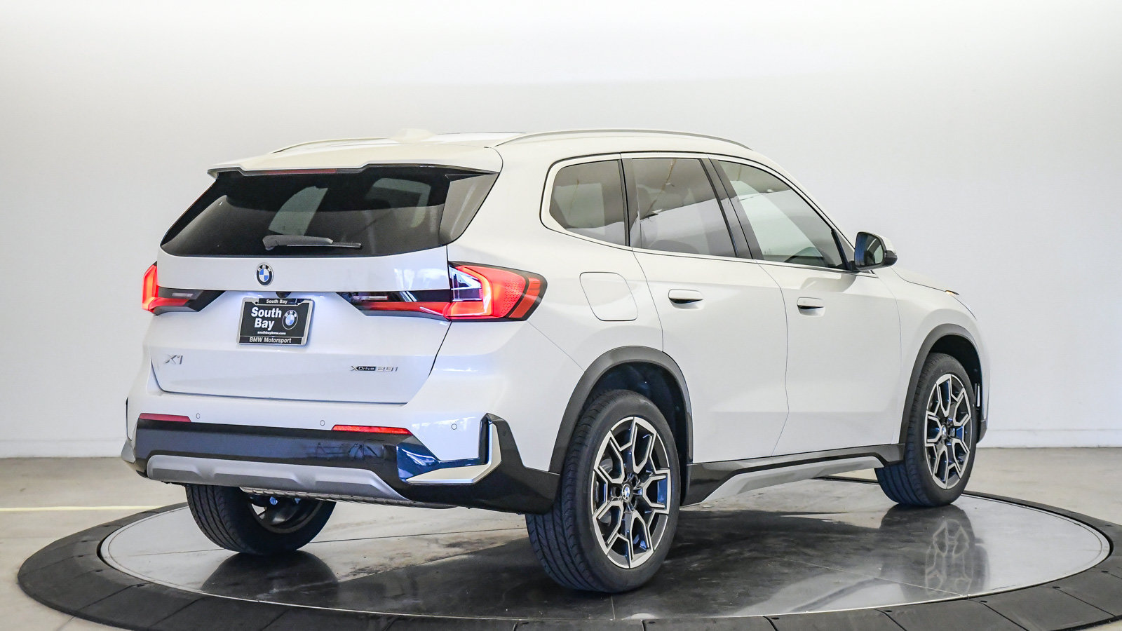 New 2026 BMW X1 xDrive28i w/ Convenience Package AWD/4WD image 5