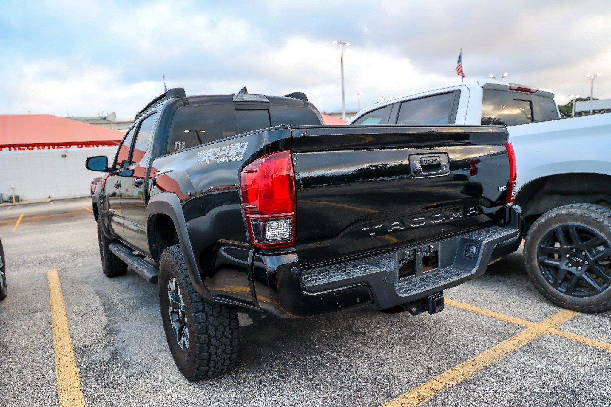 Used 2018 Toyota Tacoma SR AWD/4WD image 10