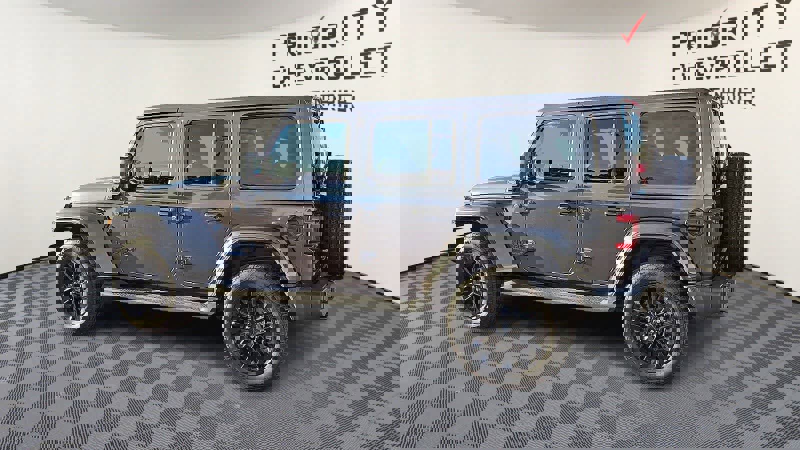 Used 2025 Jeep Wrangler Sahara image 6