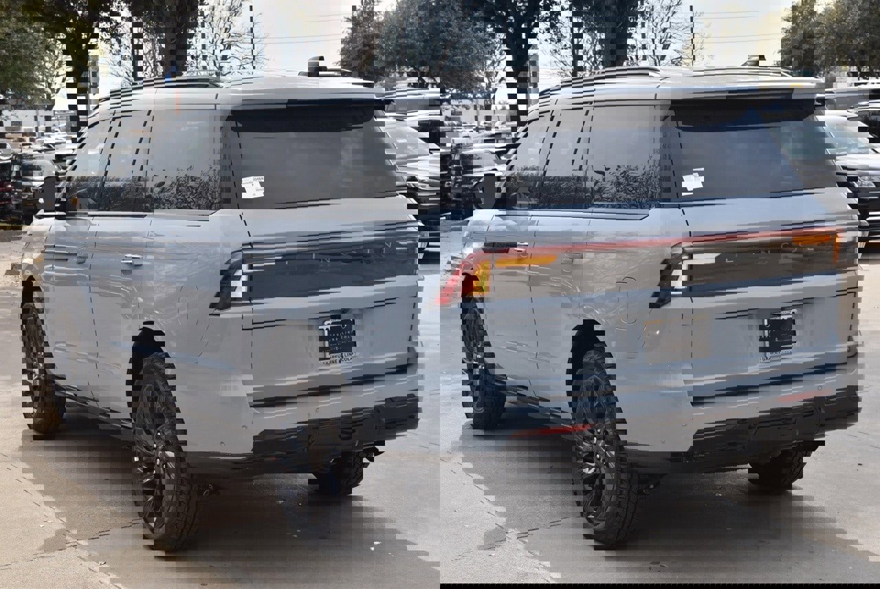 New 2025 Lincoln Navigator Reserve w/ Jet Appearance Package image 16