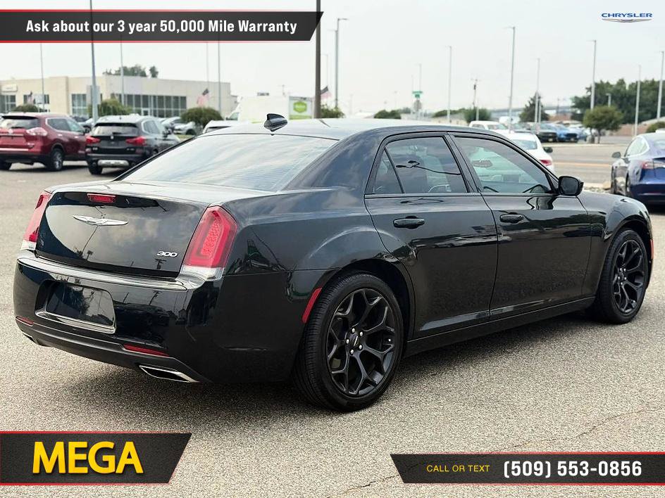 Used 2019 Chrysler 300 Touring w/ Sport Appearance Package RWD image 9