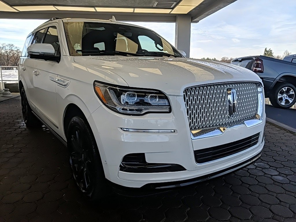 Certified 2023 Lincoln Navigator Reserve image 3