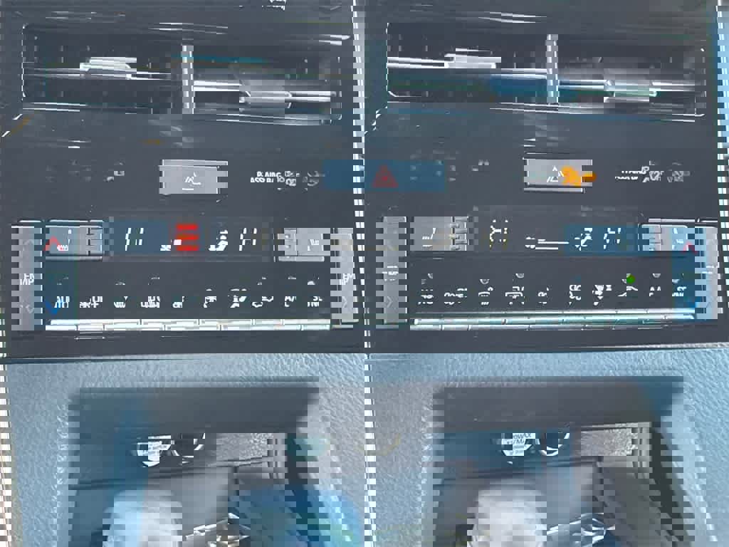 Used 2021 Toyota Avalon XSE image 27