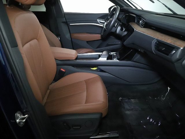 Used 2022 Audi e-tron Premium AWD/4WD image 38