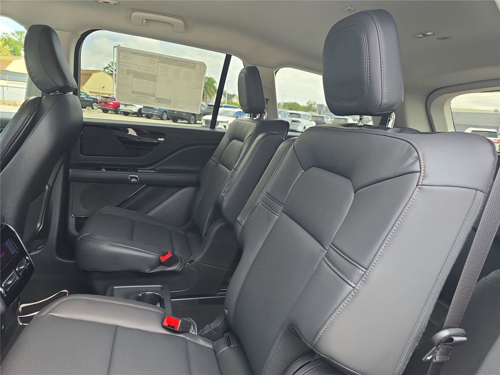 New 2026 Lincoln Aviator 2WD image 12