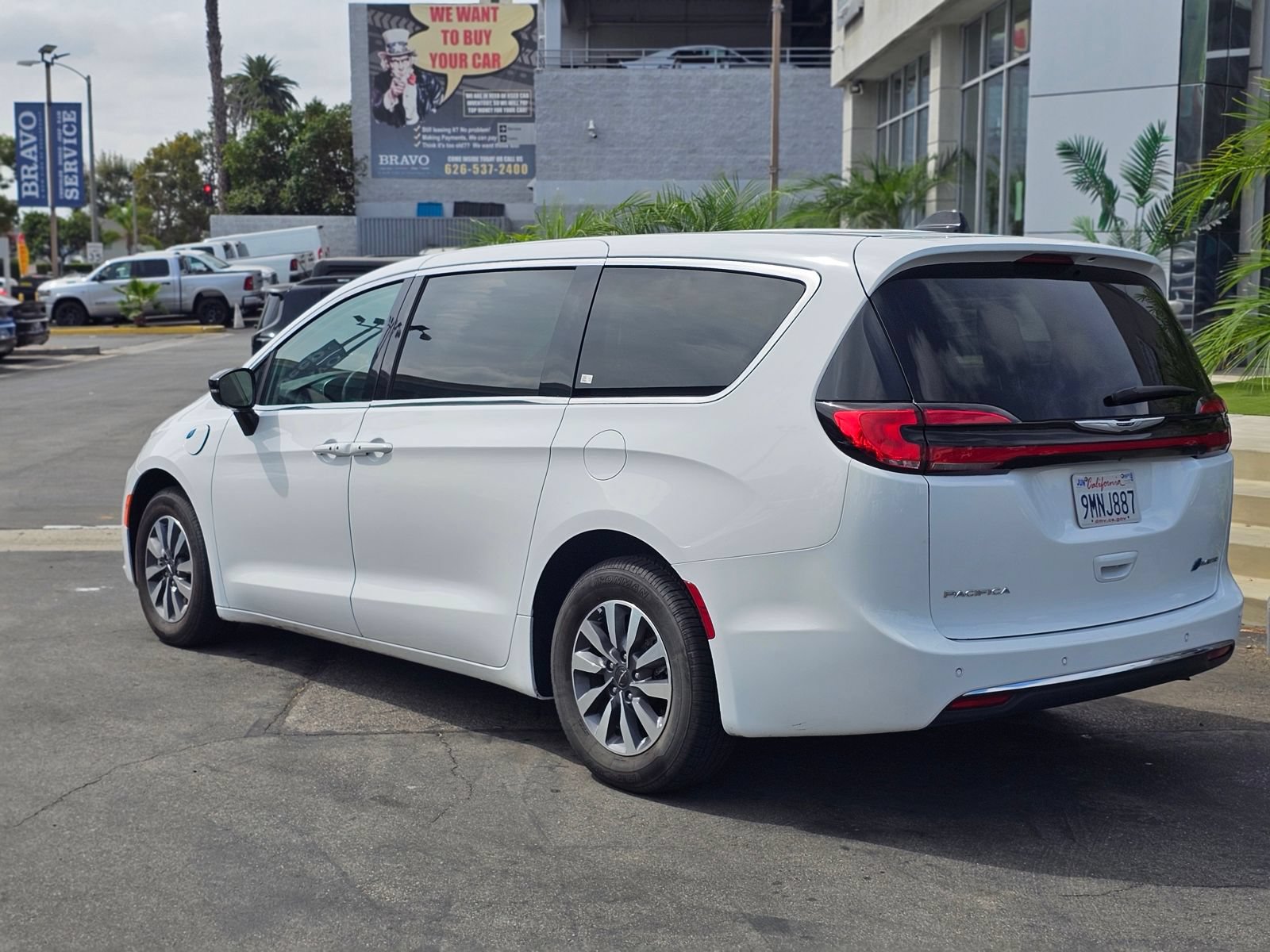Used 2024 Chrysler Pacifica Limited FWD image 6