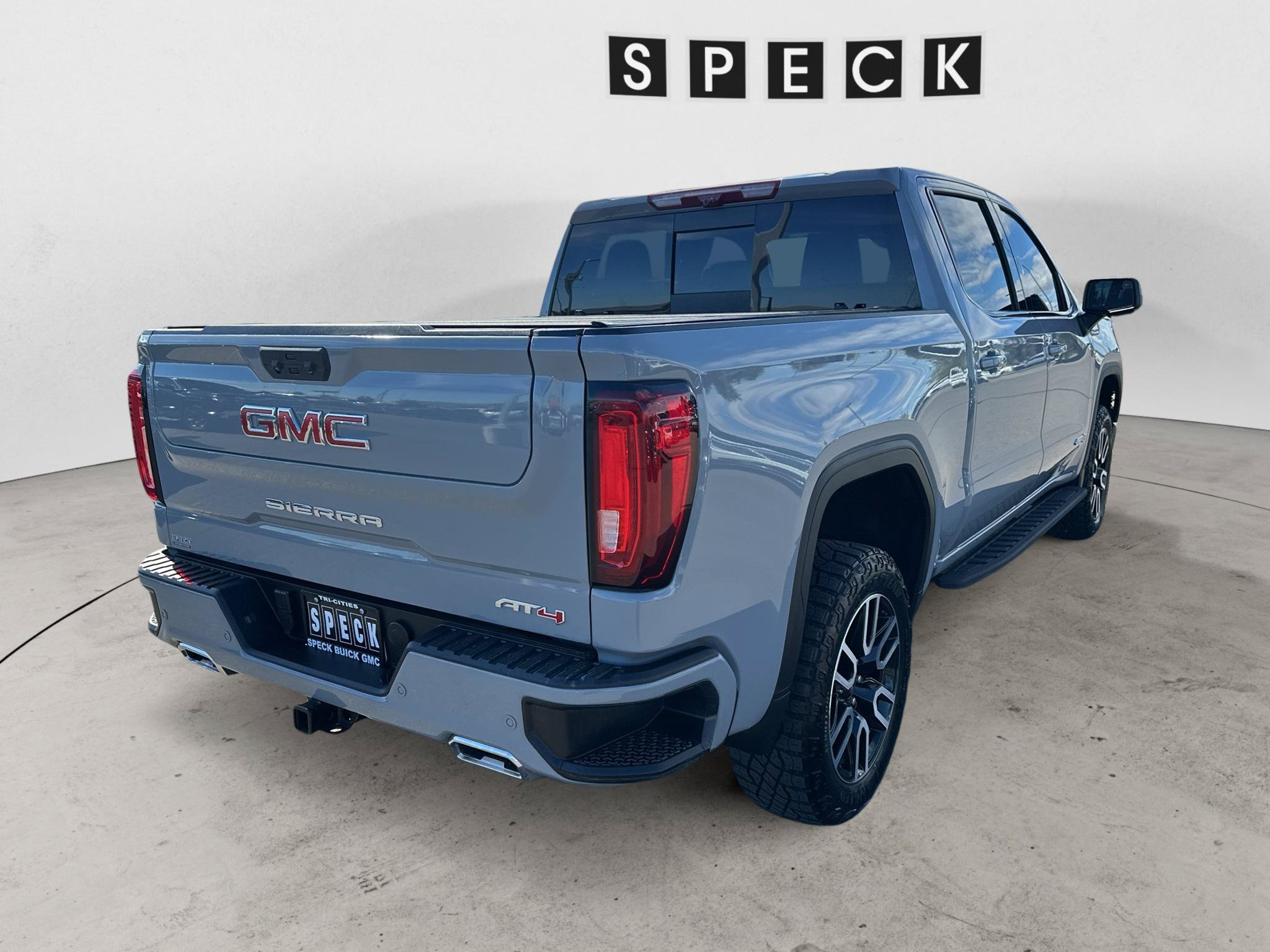 Used 2025 GMC Sierra 1500 AT4 w/ AT4 Premium Package AWD/4WD image 5