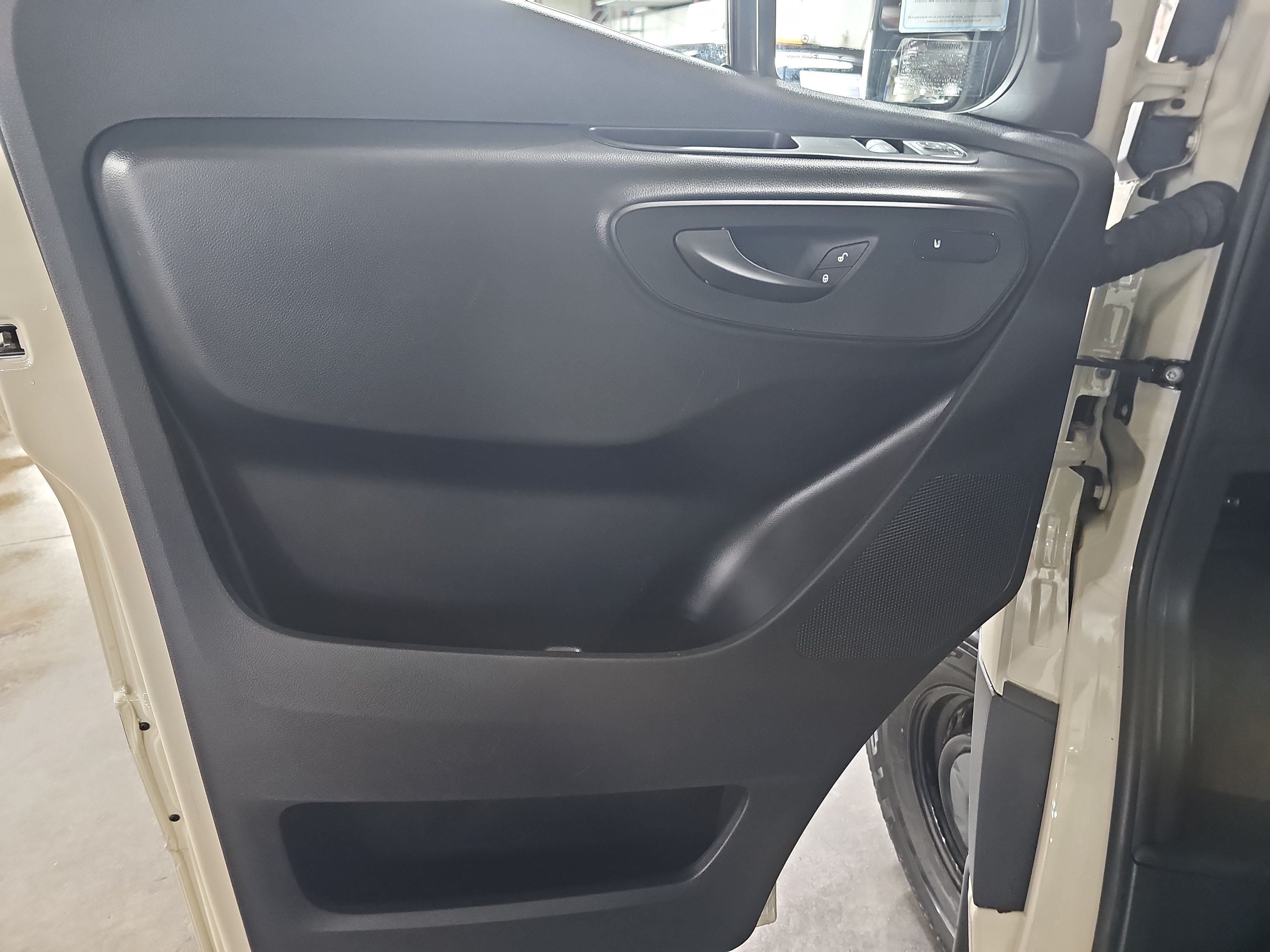 Used 2025 Mercedes-Benz Sprinter 2500 image 25