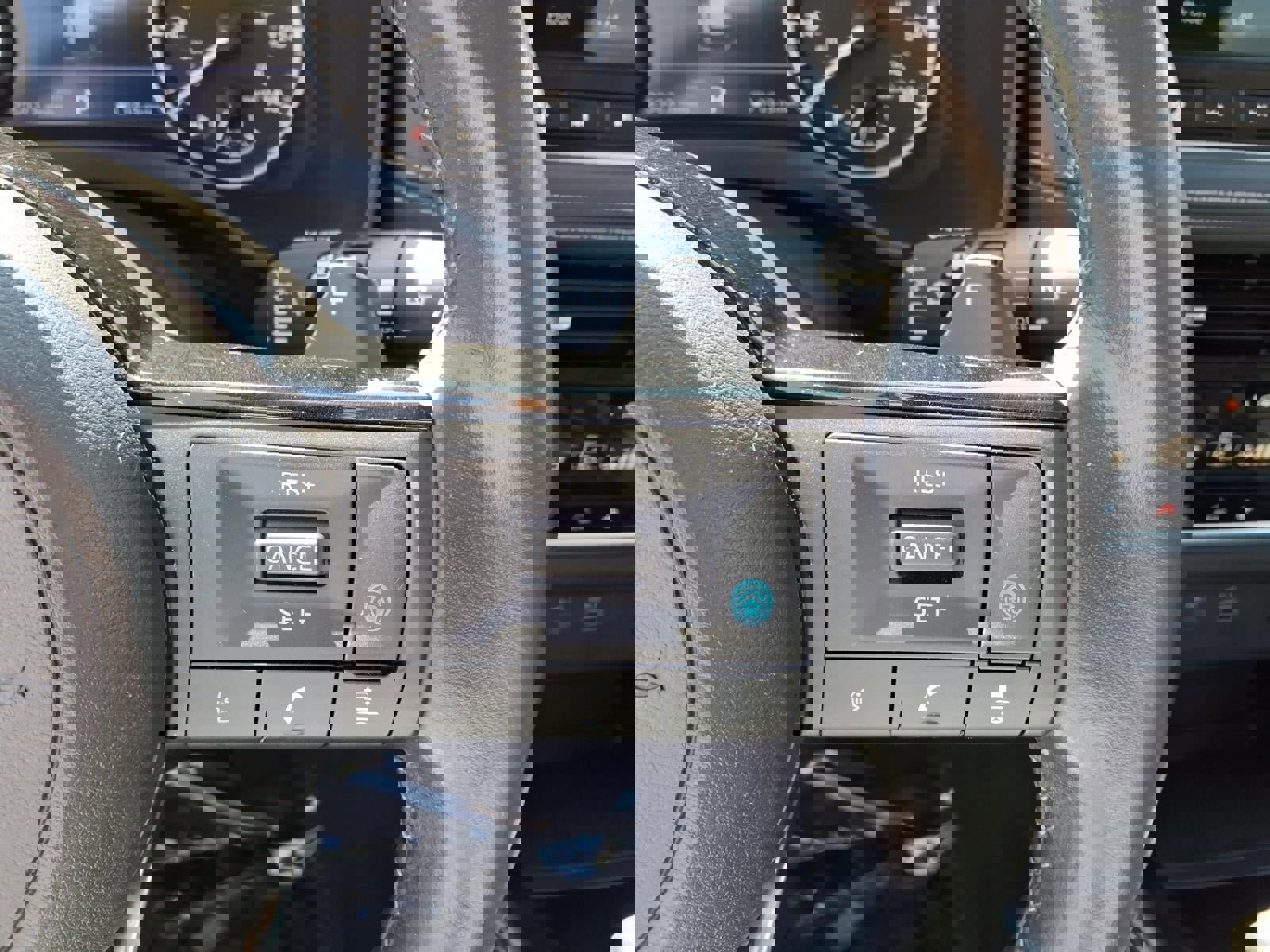 Used 2023 Nissan Rogue SV image 9