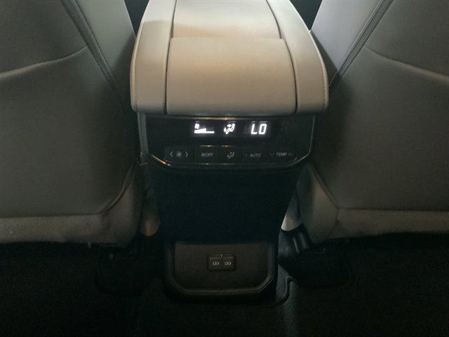Used 2022 Toyota Highlander XLE AWD/4WD image 24