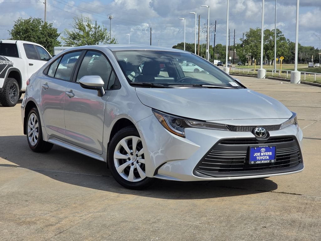 Used 2026 Toyota Corolla LE FWD image 2