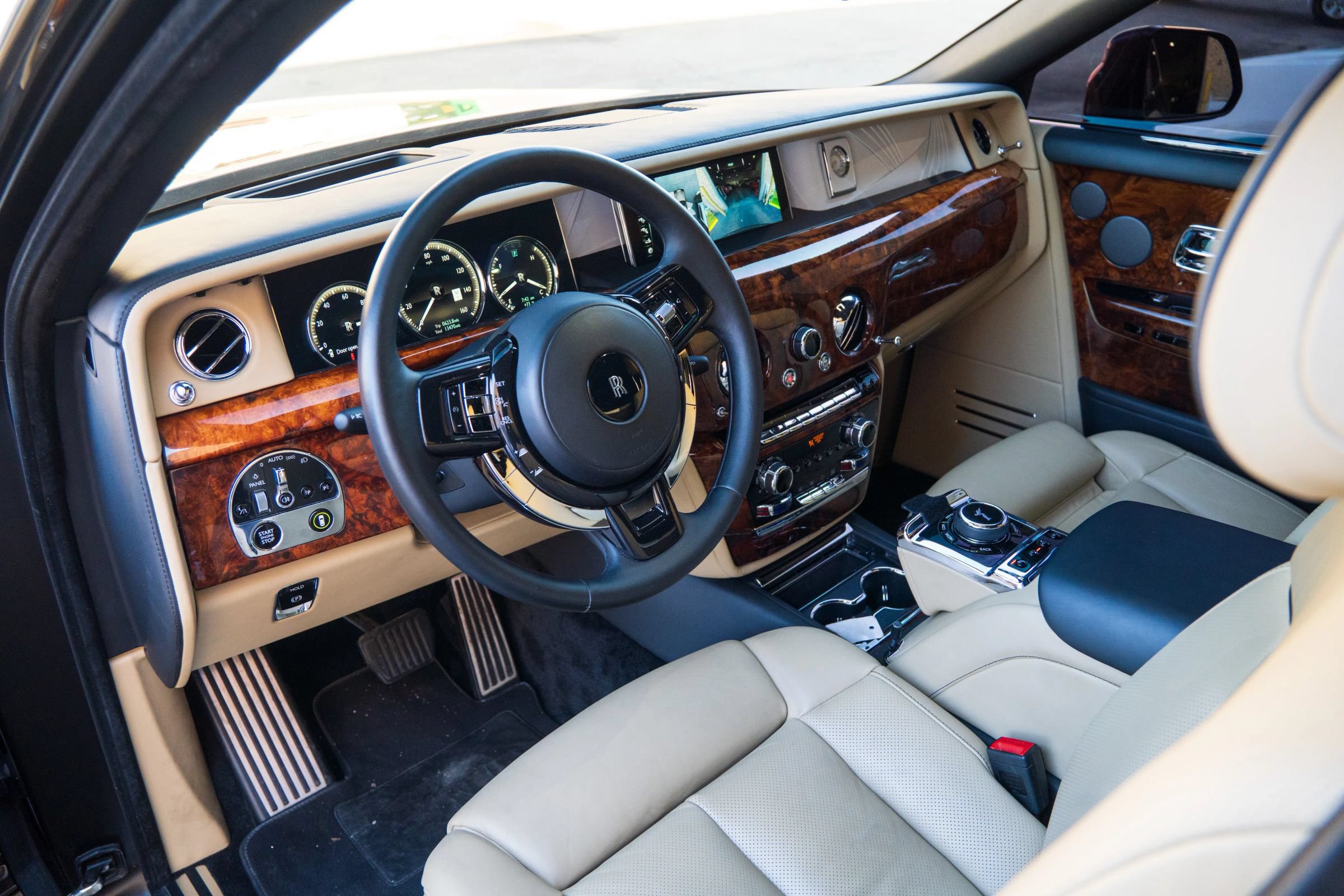 Used 2018 Rolls-Royce Phantom Extended Wheelbase RWD image 36