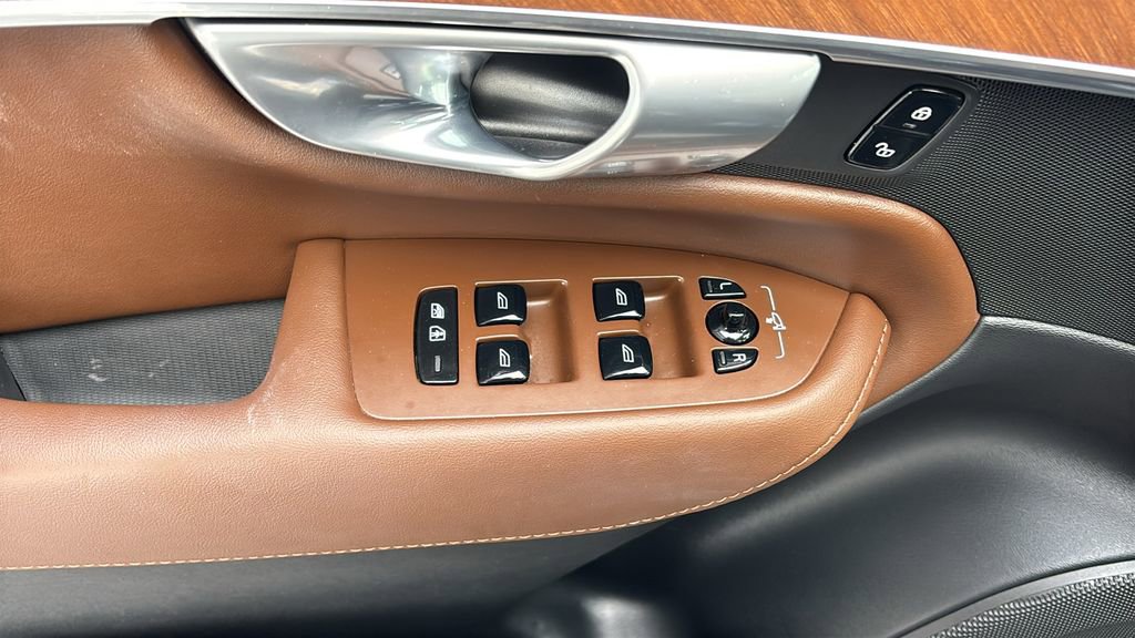 Used 2024 Volvo XC90 B6 Plus image 13