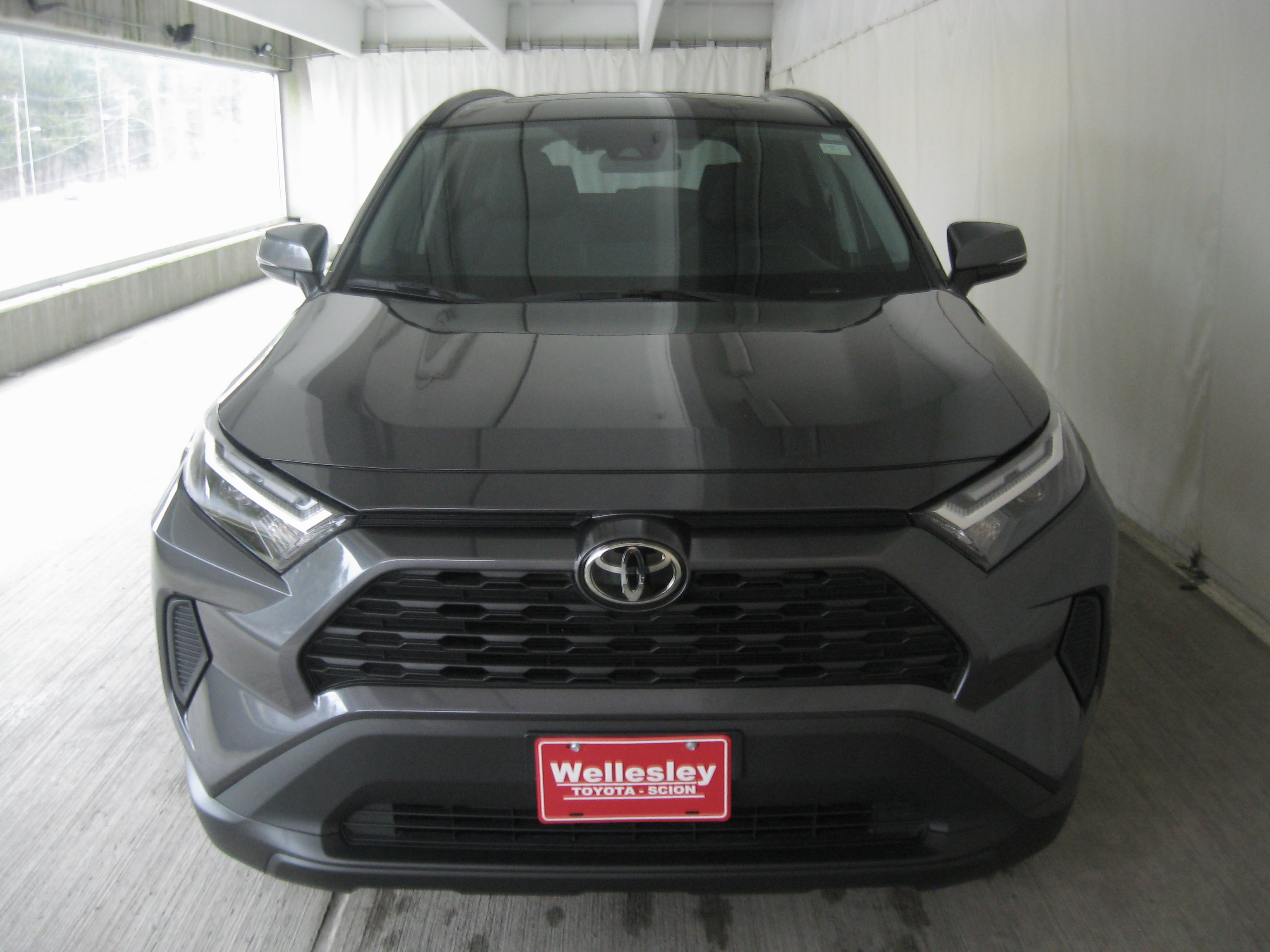 Used 2025 Toyota RAV4 XLE w/ Convenience Package AWD/4WD image 4