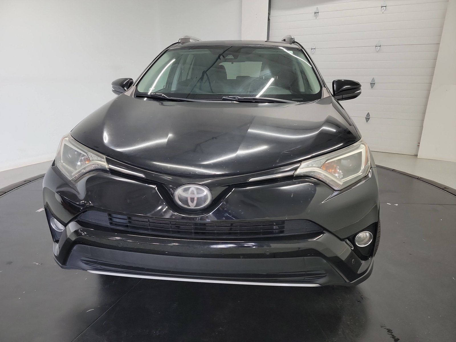 Used 2018 Toyota RAV4 XLE FWD image 2
