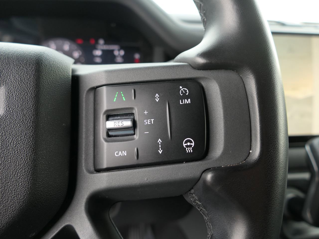 Used 2024 Land Rover Defender 130 X-Dynamic SE image 20