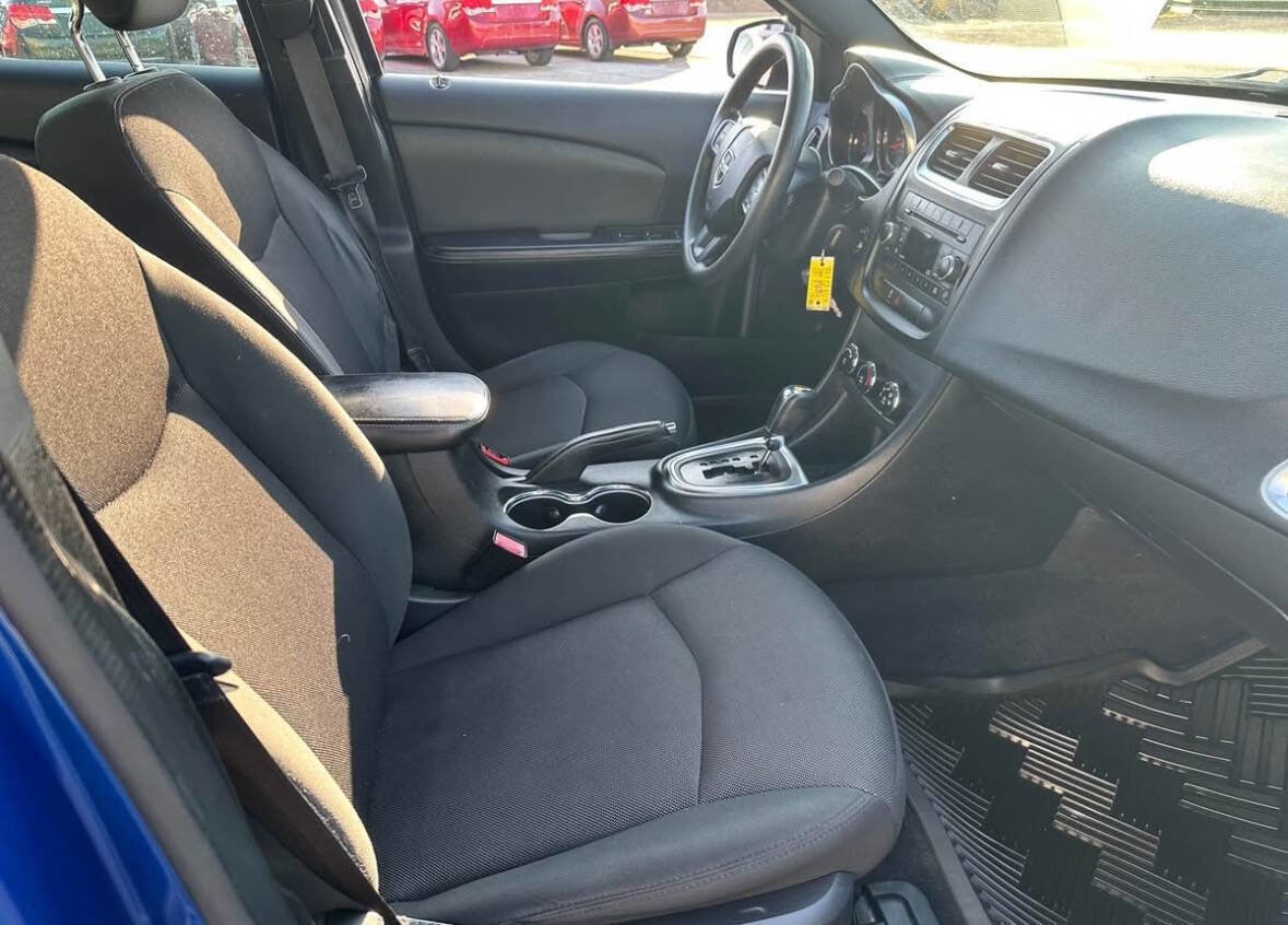 Used 2013 Dodge Avenger SE image 10