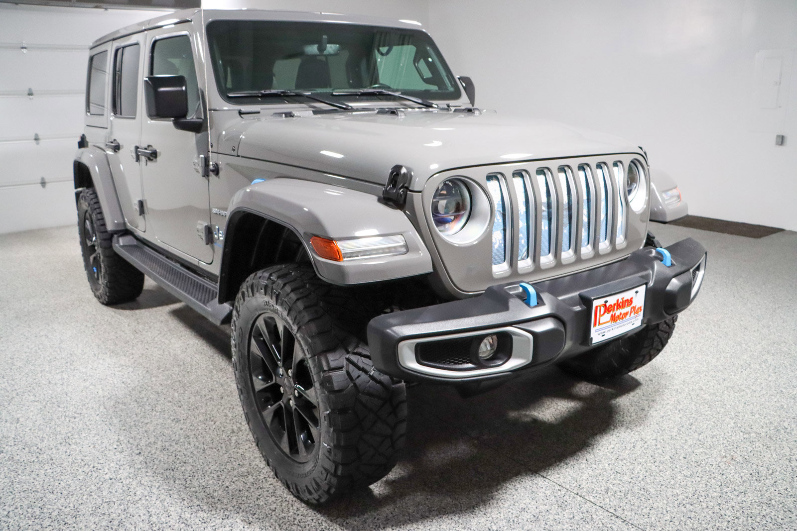 Used 2023 Jeep Wrangler Unlimited Sahara w/ Cold Weather Group AWD/4WD image 6