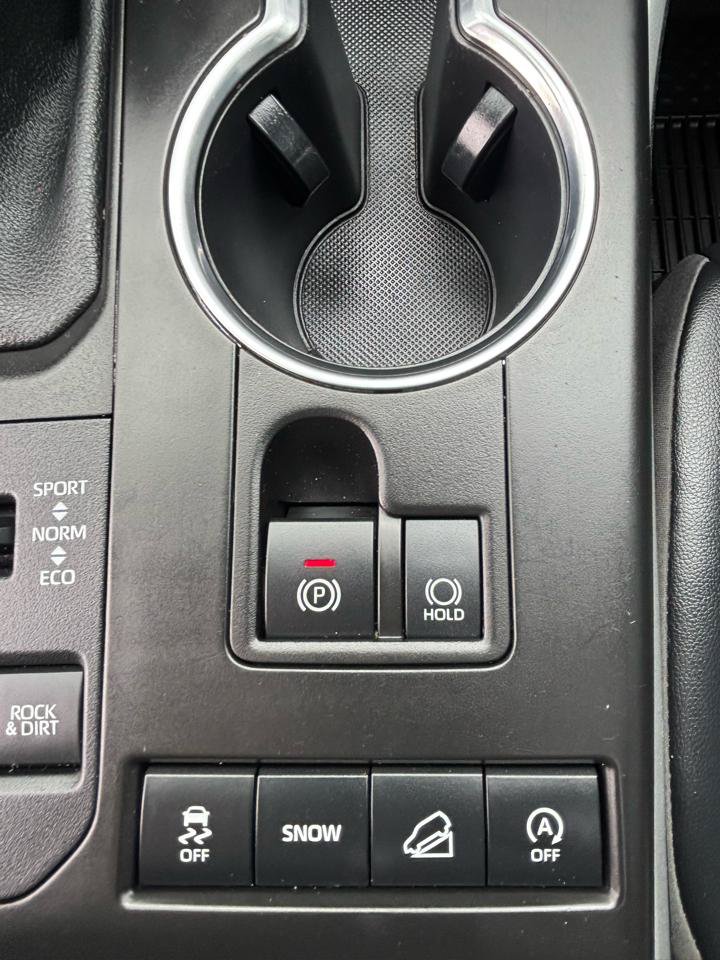 Used 2022 Toyota Highlander XLE AWD/4WD image 23