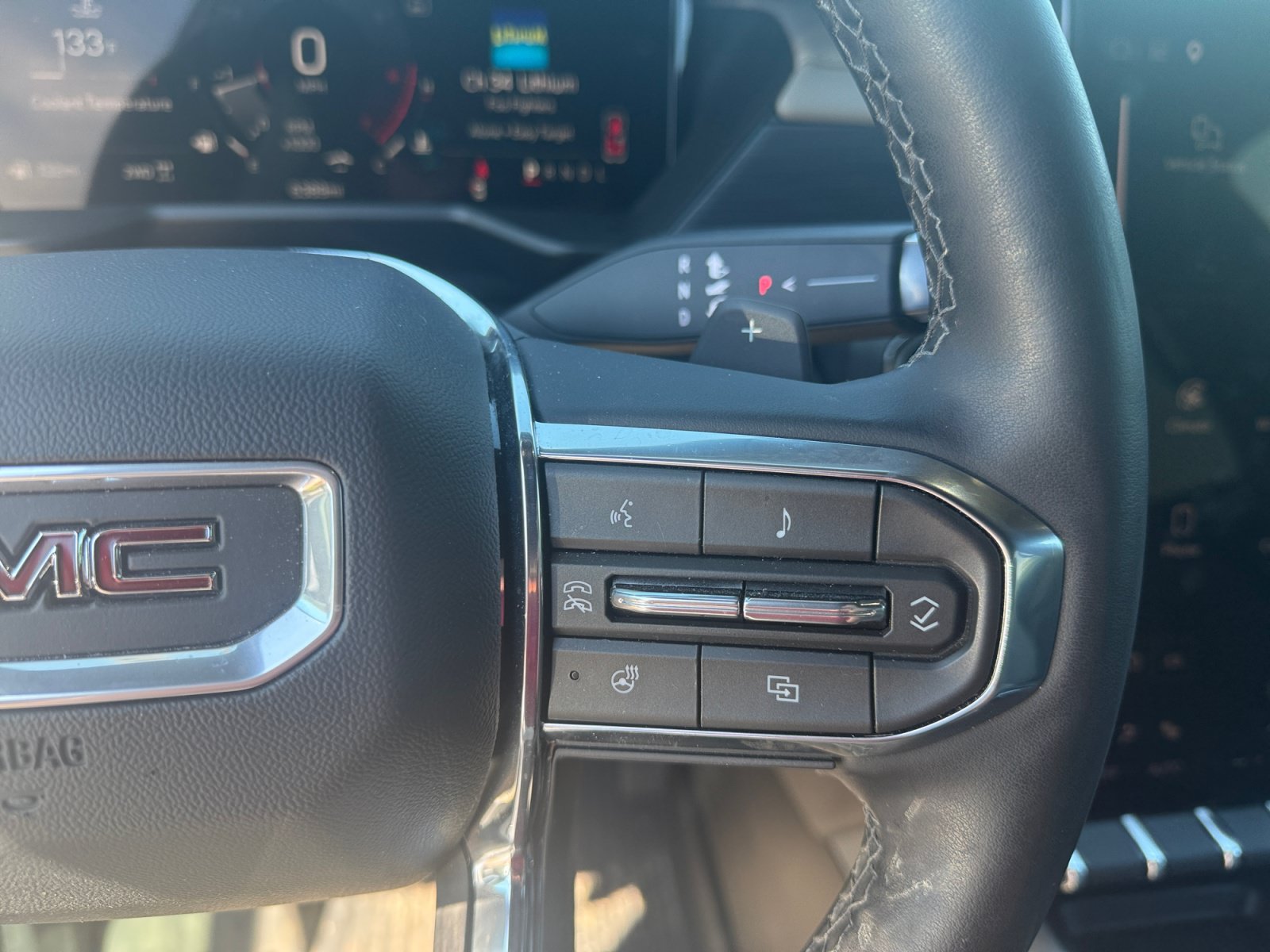 Certified 2026 GMC Acadia Elevation w/ Elevation Premium Package AWD/4WD image 17