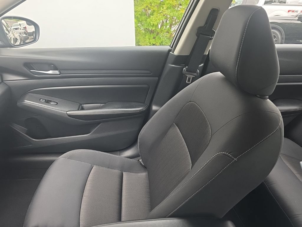 Used 2025 Nissan Altima 2.5 SV FWD image 29