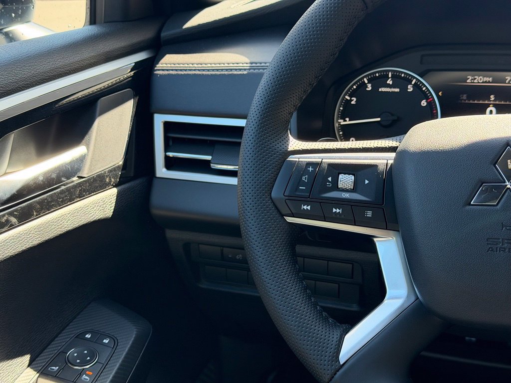 New 2026 Mitsubishi Outlander LE AWD/4WD image 12