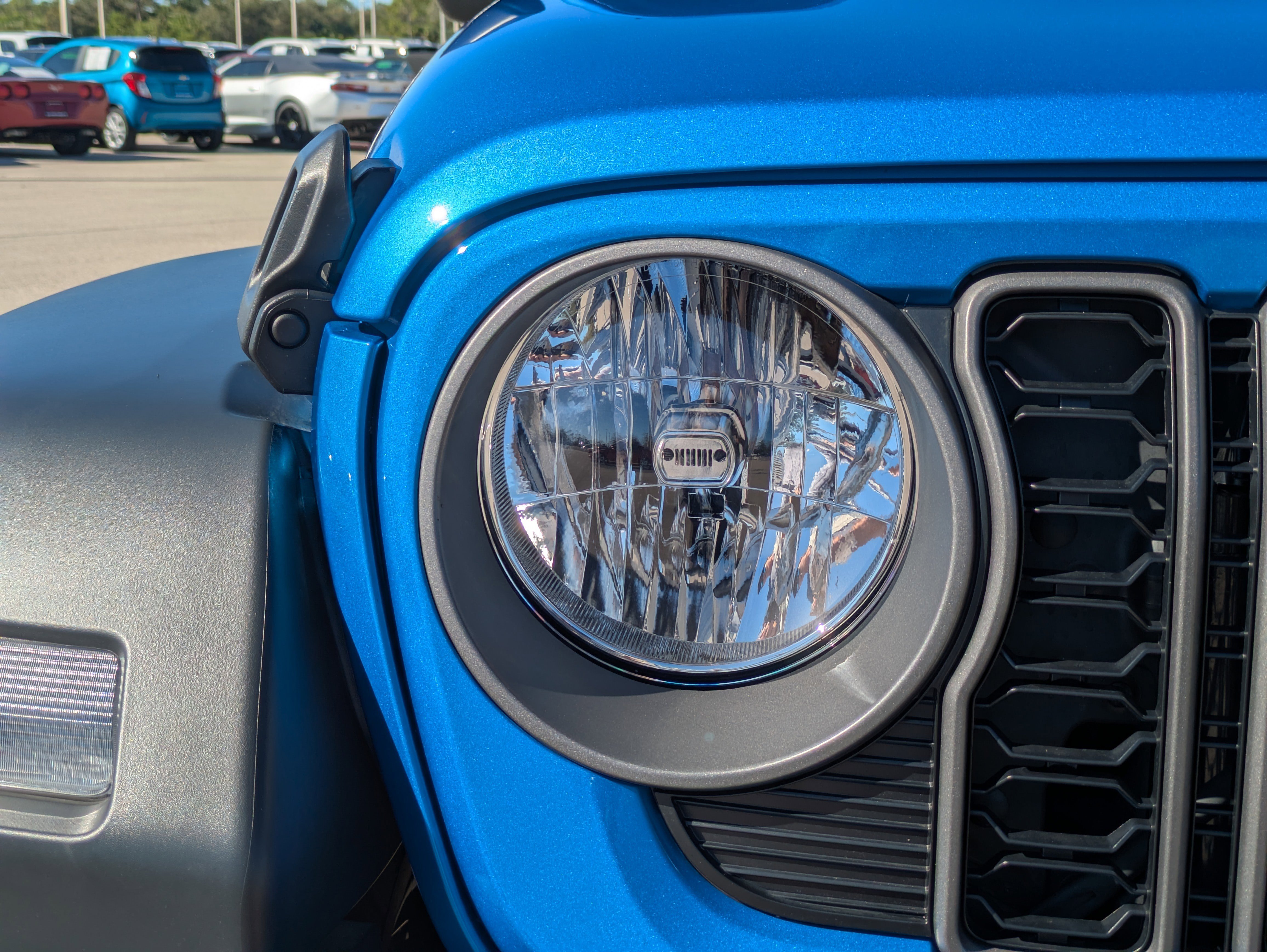 Used 2025 Jeep Wrangler Sport image 10