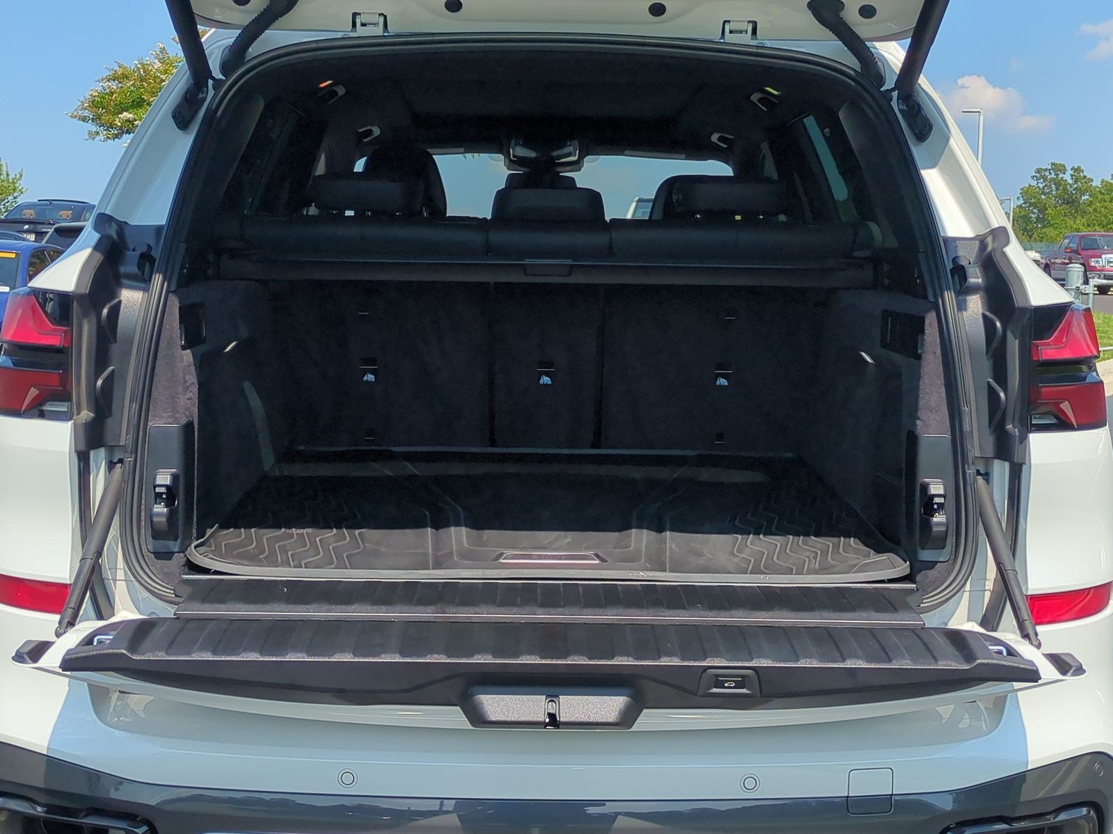 Certified 2026 BMW X5 sDrive40i w/ M Sport Package RWD image 34