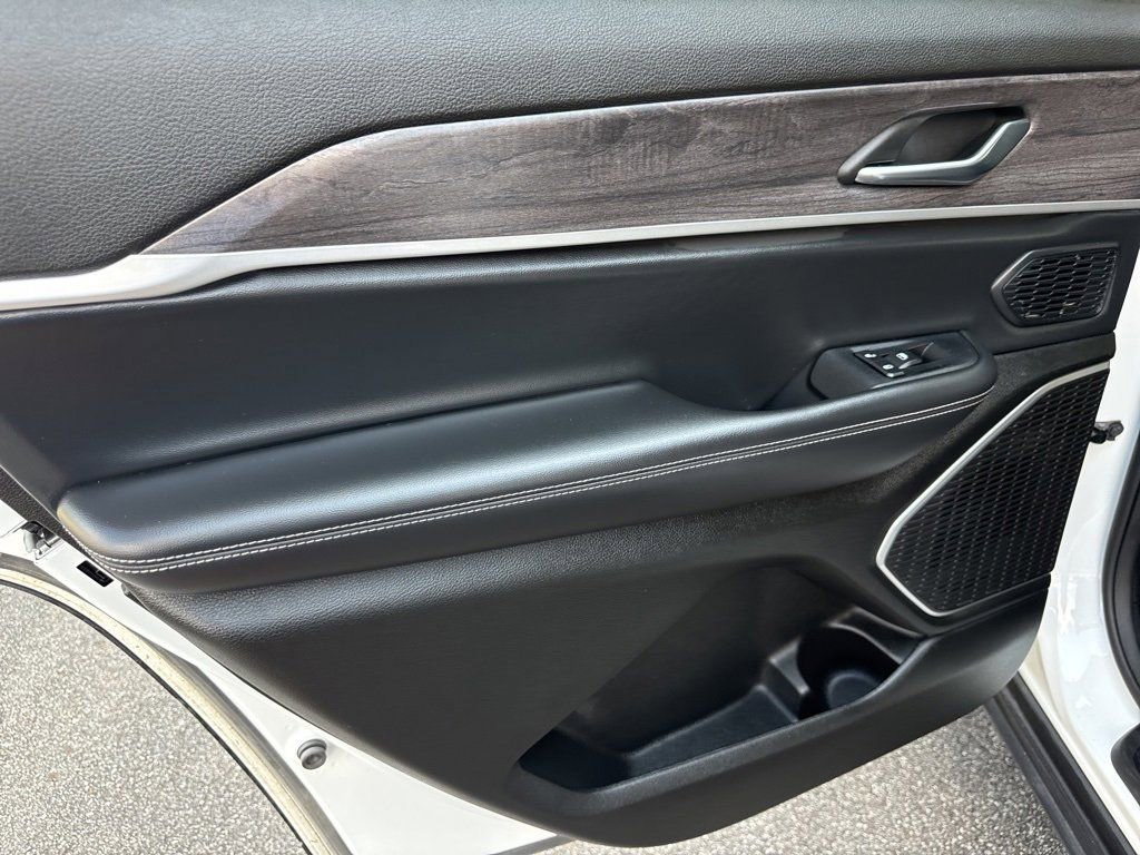 Used 2022 Jeep Grand Cherokee L Limited image 34