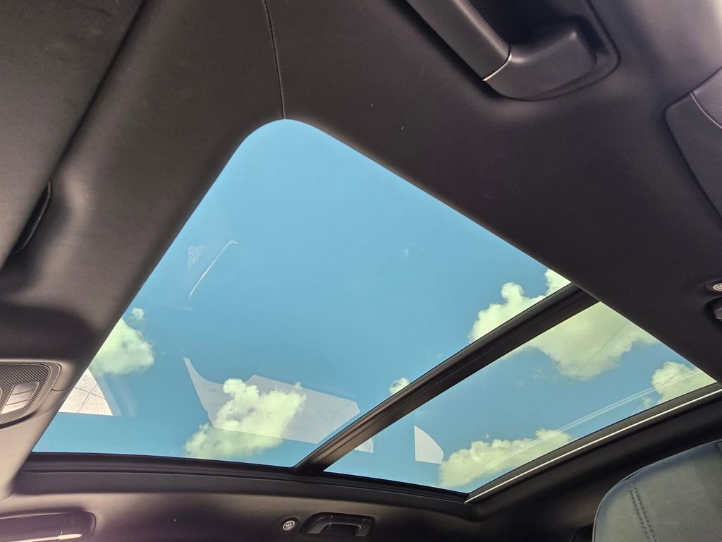 Used 2018 Bentley Bentayga image 21