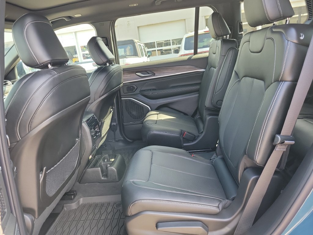 New 2026 Jeep Grand Cherokee L Limited AWD/4WD image 10