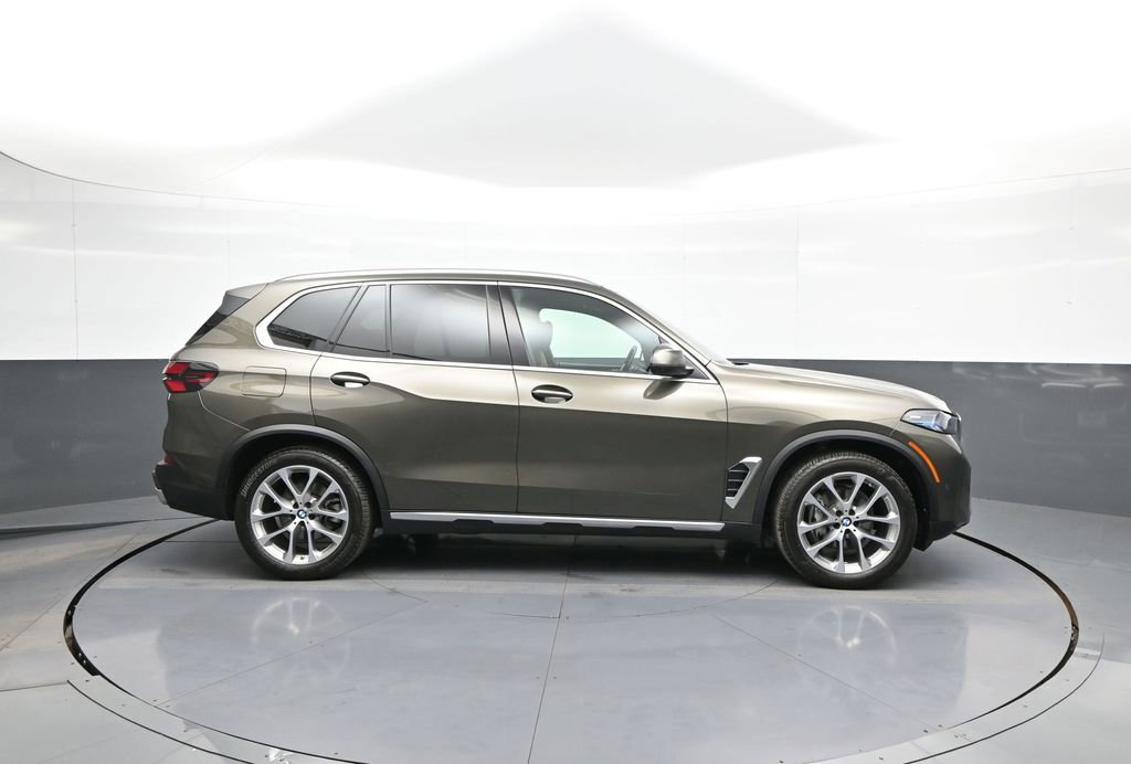 Used 2025 BMW X5 xDrive40i w/ Climate Comfort Package image 5