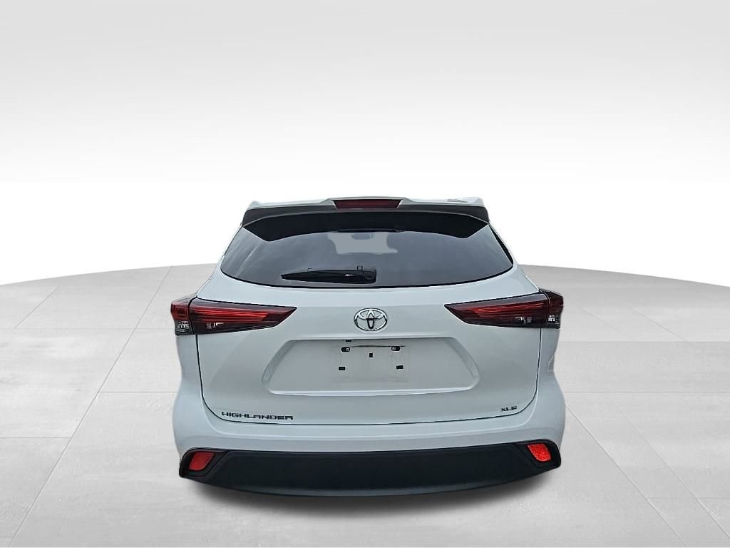 Used 2024 Toyota Highlander XLE image 8