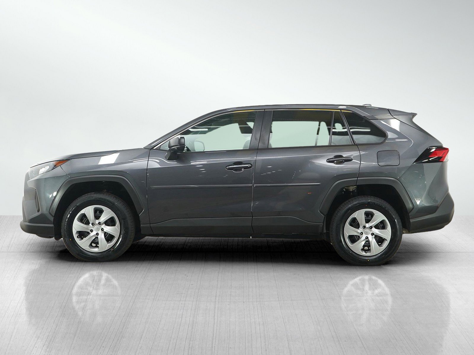 Used 2022 Toyota RAV4 LE image 2