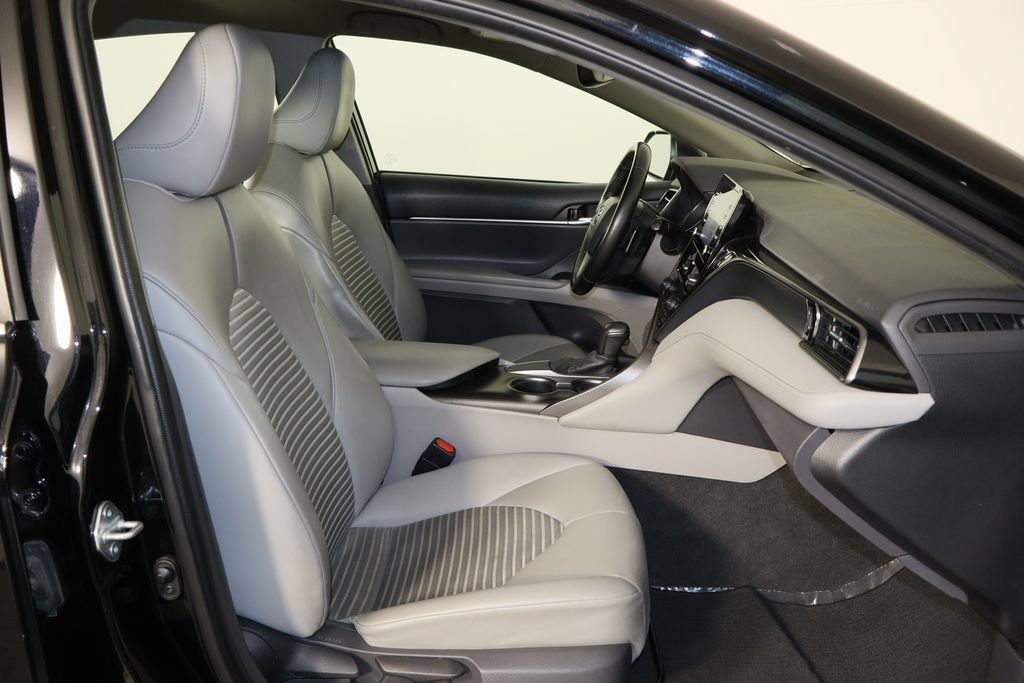 Used 2021 Toyota Camry SE w/ Convenience Package FWD image 19