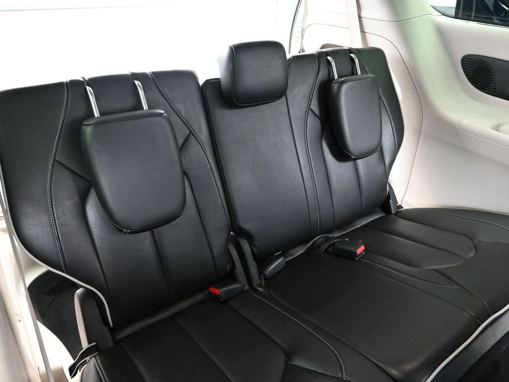 Used 2024 Chrysler Pacifica Limited image 26