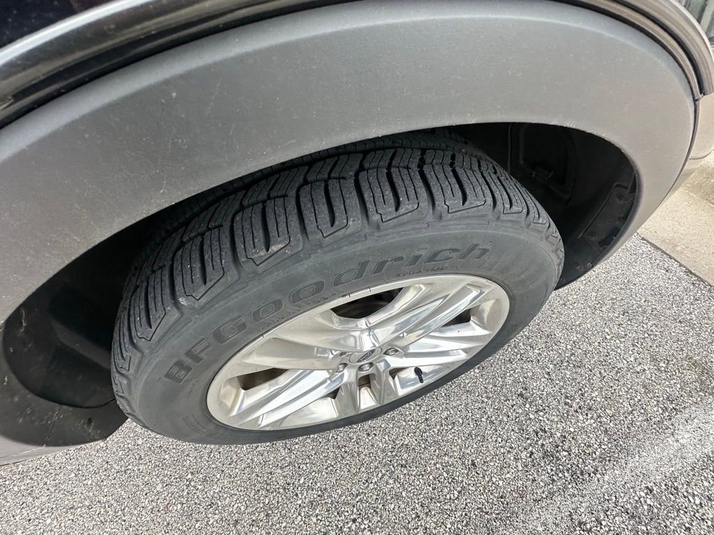 Used 2016 Ford Explorer XLT w/ Equipment Group 202A image 9