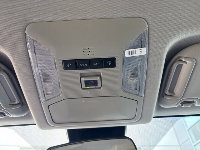Used 2025 Toyota RAV4 XLE AWD/4WD image 16