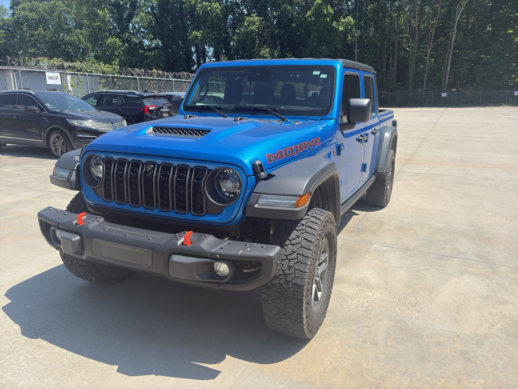 Used 2024 Jeep Gladiator Mojave w/ Technology Group AWD/4WD image 2