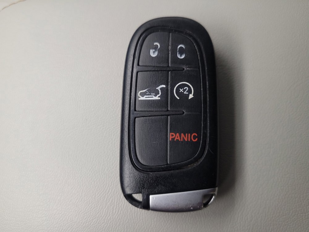 Used 2019 Jeep Cherokee Overland w/ Technology Group image 32