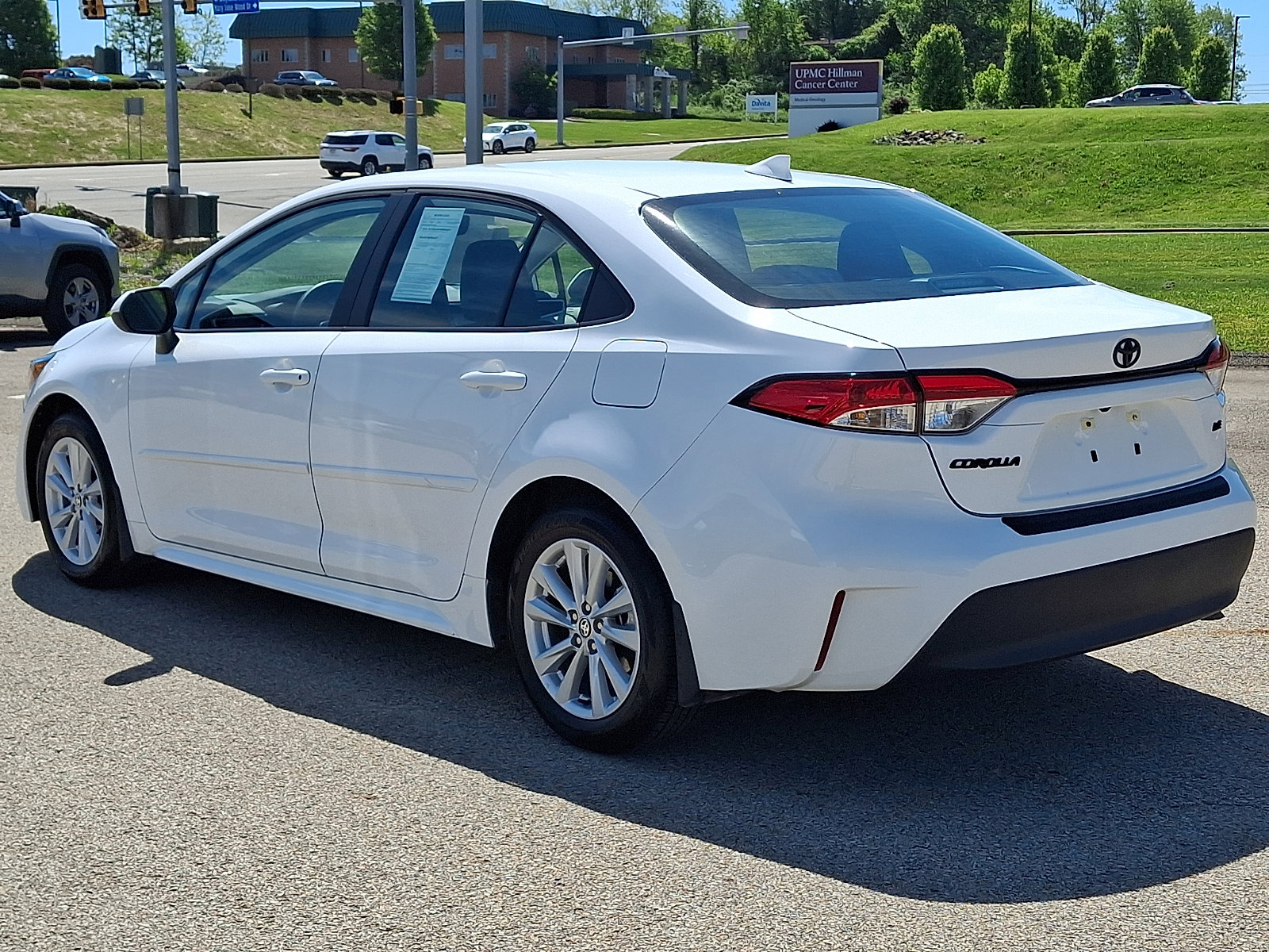 Used 2026 Toyota Corolla LE w/ LE Premium Package FWD image 4