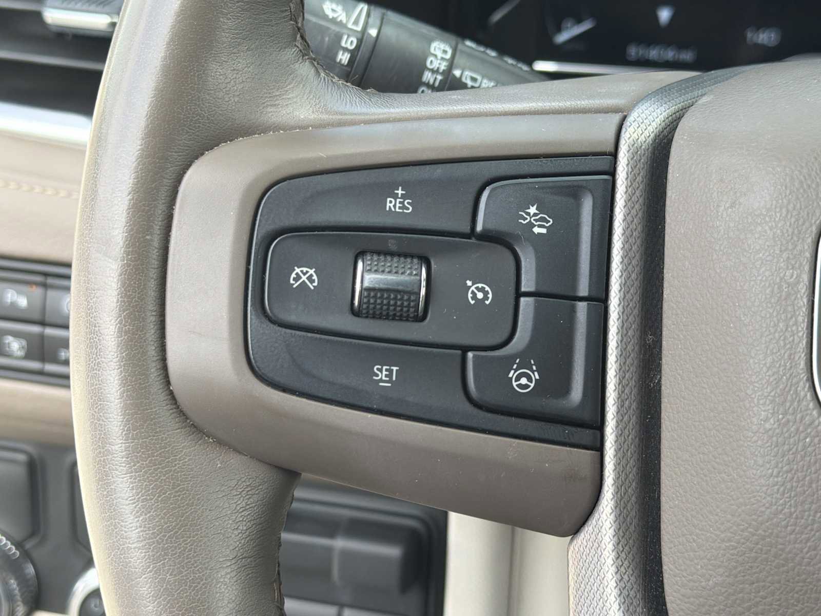 Used 2024 GMC Yukon Denali w/ Denali Reserve Package image 13