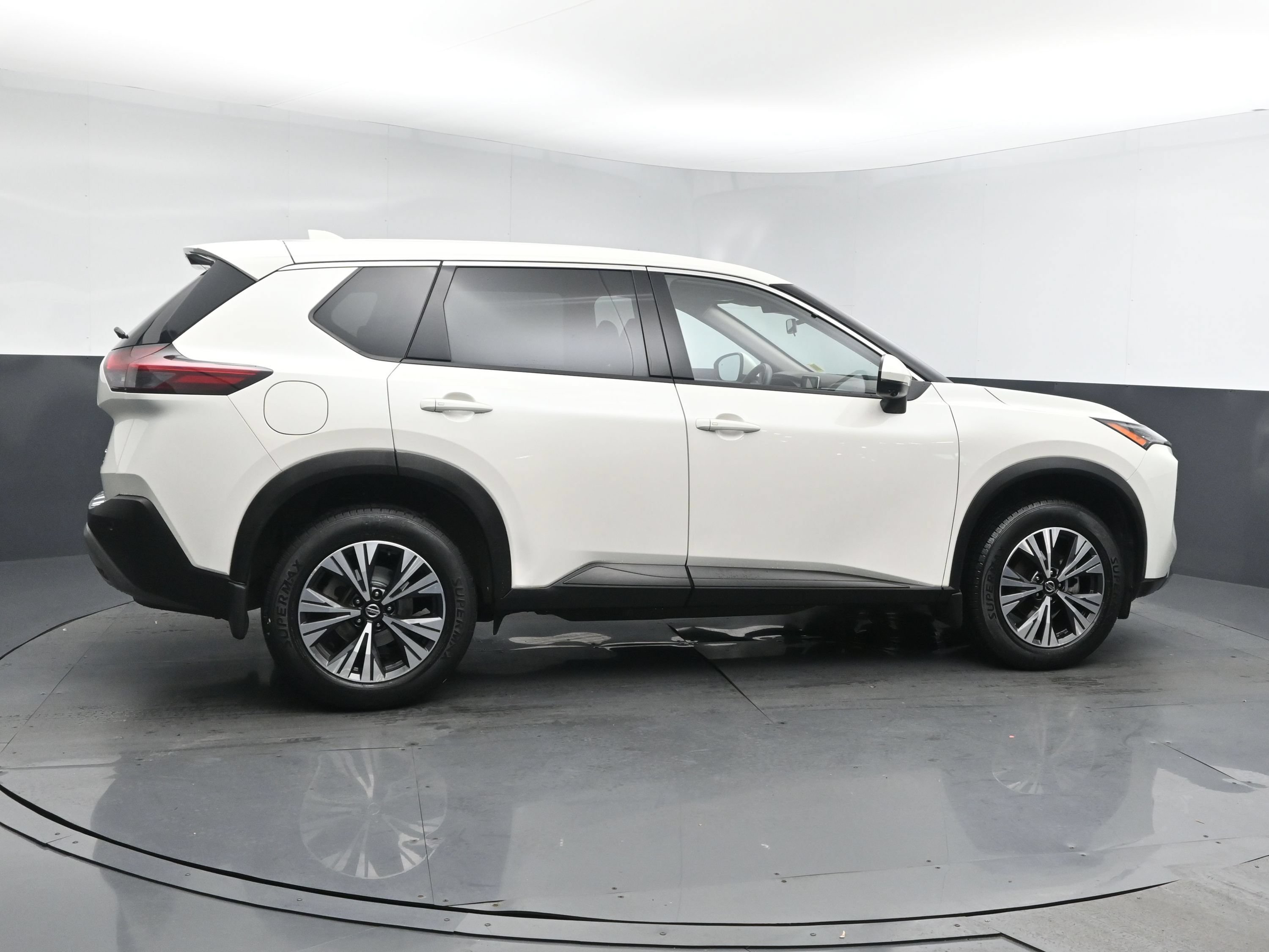 Used 2021 Nissan Rogue SV AWD/4WD image 3